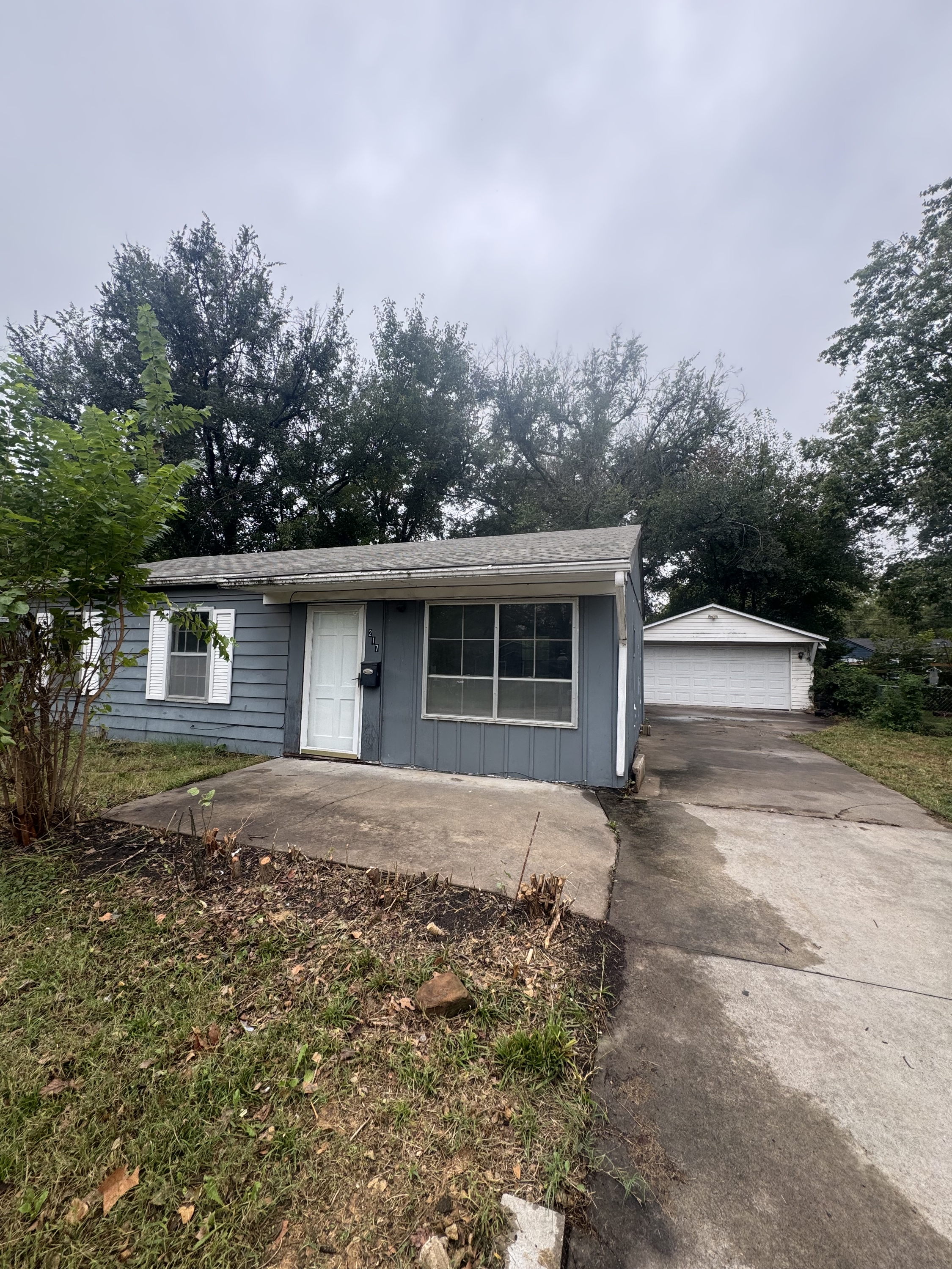 217 SE Carnahan Pl